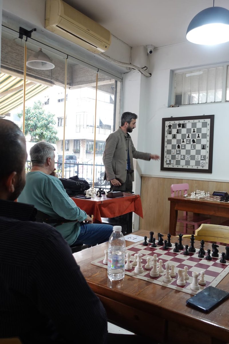 analizsatranc (@analizsatranc) on Twitter photo #satranç Karşıyaka Satranç Cafe'de satrançsever arkadaşlarla bir araya geldik. Konumuz "Kalıpların Tanınması" oldu. #satranç Karşıyaka Satranç Cafe'de satrançsever arkadaşlarla bir araya geldik. Konumuz "Kalıpların Tanınması" oldu.