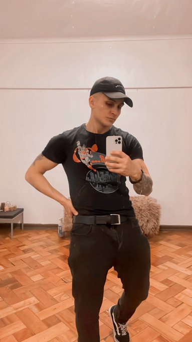 Gracia por sintonizarme, atento que se vienen grandes cositas😳🥴 https://t.co/HkLFcOHmYl