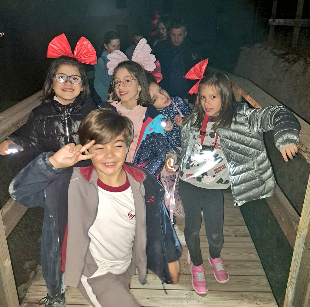 grupdedansesibi's tweet photo. Hui son les Catalinetes! 🎀😍
L'Escoleta d'excursió pel Molí de Paper i pel Dipòsit d'Aigües Potables d'Ibi! 🎀👧🏻👦🏻

Les Catalinetes 🎶
mengen culleretes 🎀
els Catalinots 🎶
mengen cullerots 🎀
passen pel Molí 🎶
una coca en oli 🎀
i un barral de vi! 🎶
vi, vi, vi, catalí! 🎀 https://t.co/VICz4oFbrP