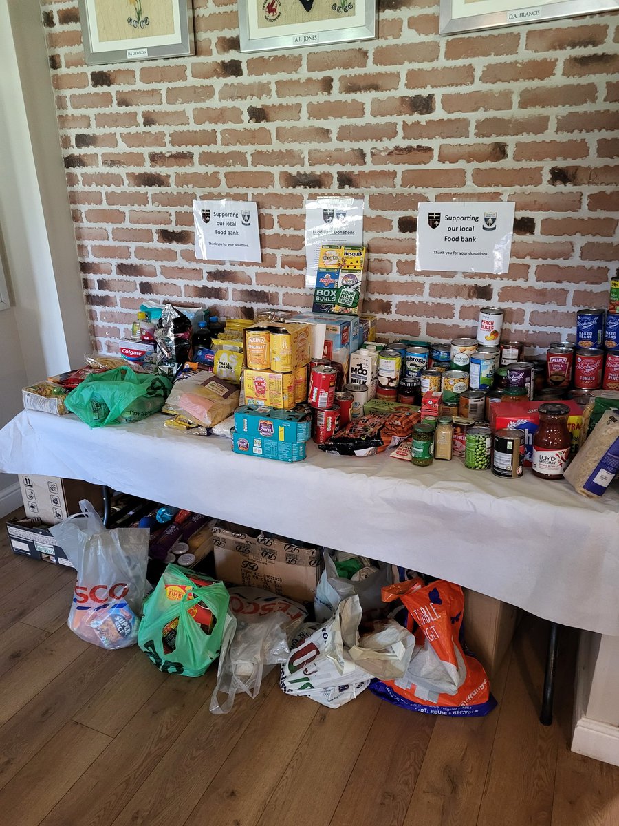 Some great support for the food bank so far which is located in @ClydachCC. Keep those donations coming. Anything you can give will be very much appreciated at this time of year.