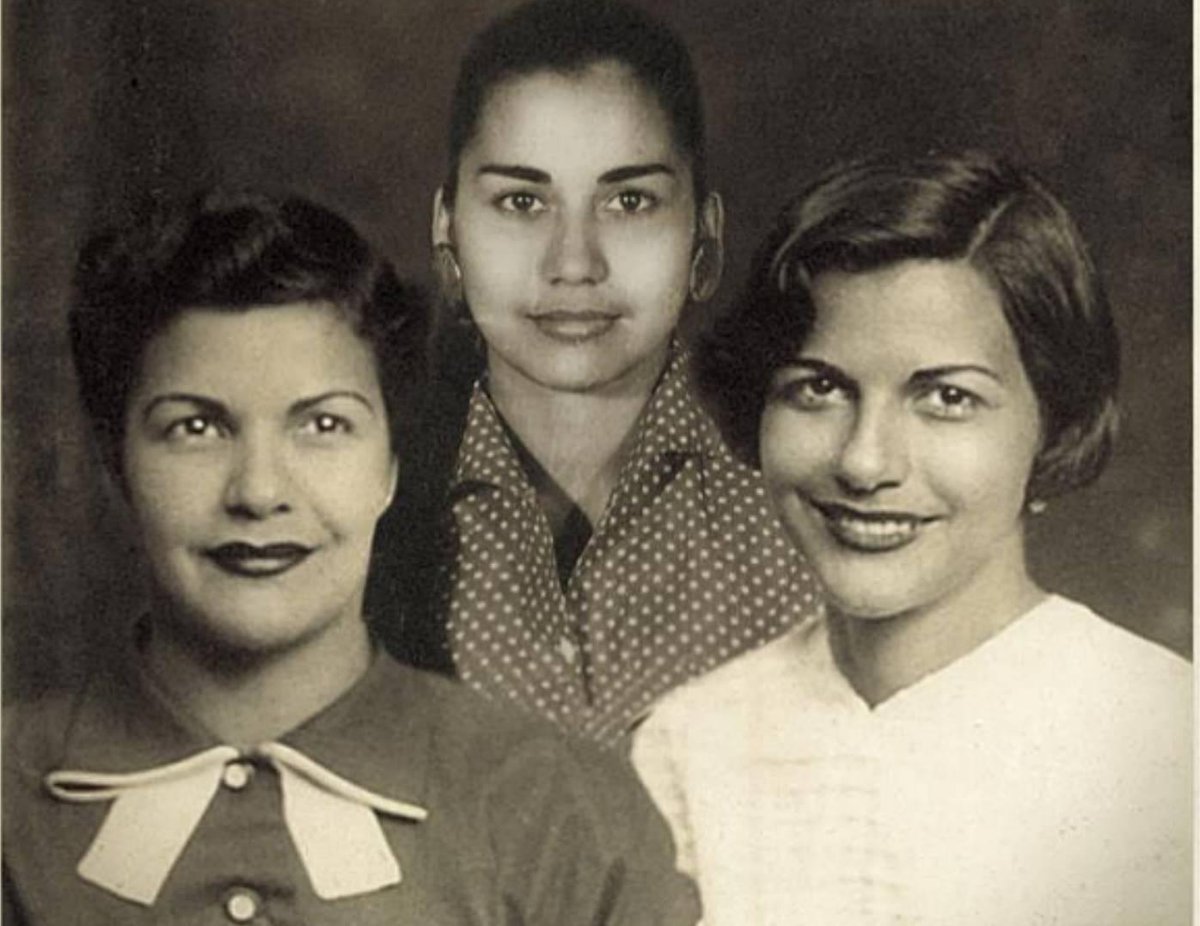 In Erinnerung an die Mirabal-Schwestern steht der 25. November für den Kampf gegen Gewalt an Frauen und gegen Feminizid sowie patriarchale und staatliche Gewalt gegen politische Aktivisten. 

Las Mariposas-Die Schmetterlinge

🦋 

#25November
#JinJiyanAzadi