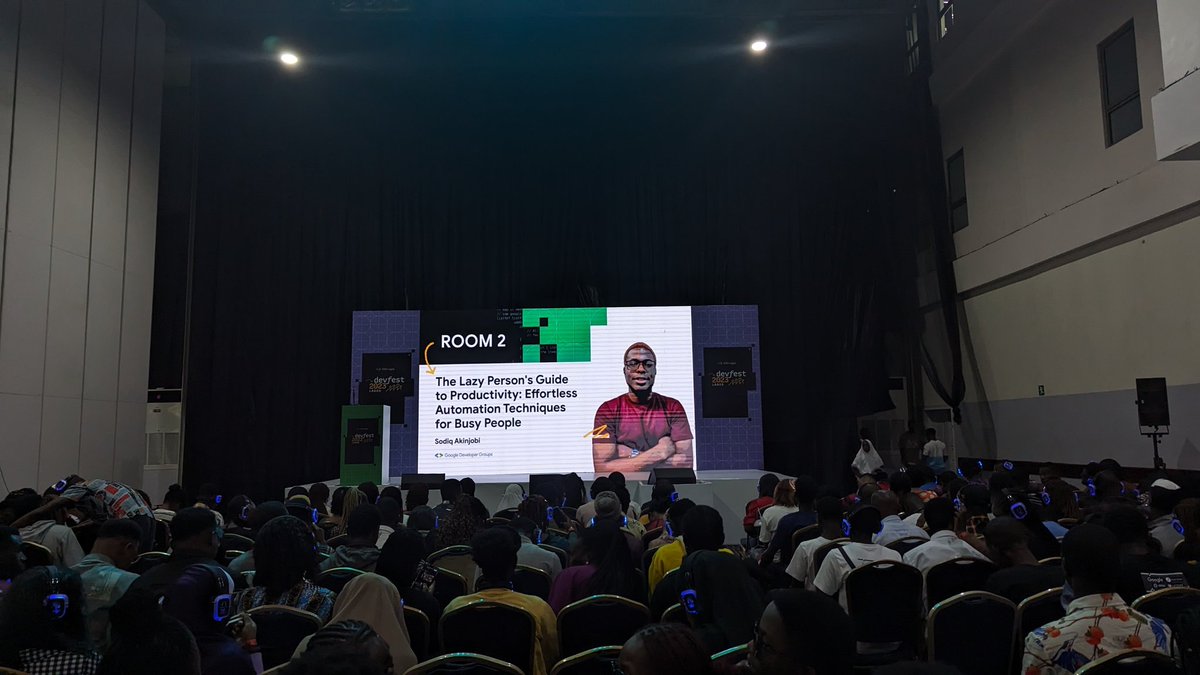 Geektutor's tweet image. Going up next in Room 2 #DevFestLagos2023

Quote this tweet if you took an amazing picture 👌🏾