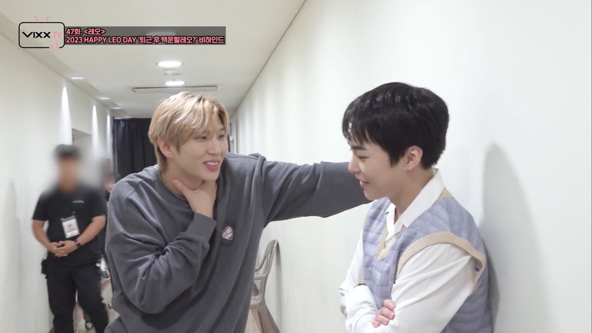 shumingzi's tweet photo. Oh he's so pretty ... why does he need to look so pretty for dressed in that soft baby blue colour too 🤦 https://t.co/1XiVIwmM2a