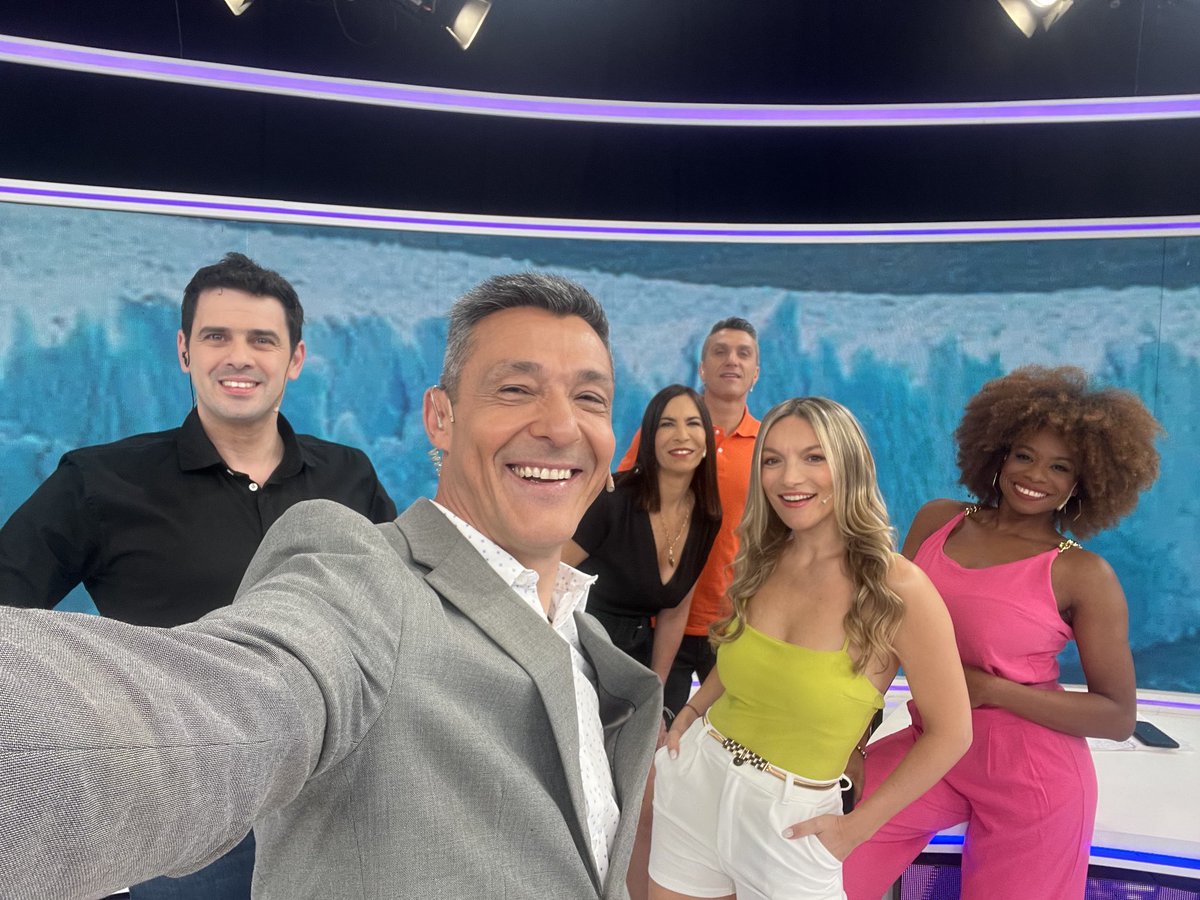 Sábado de TV 📺 
#TV #argentinaenvivo #finde #sonrisa #equipo #allávamos #nonosparanadie 
⁦<a href="/C5N/">C5N</a>⁩