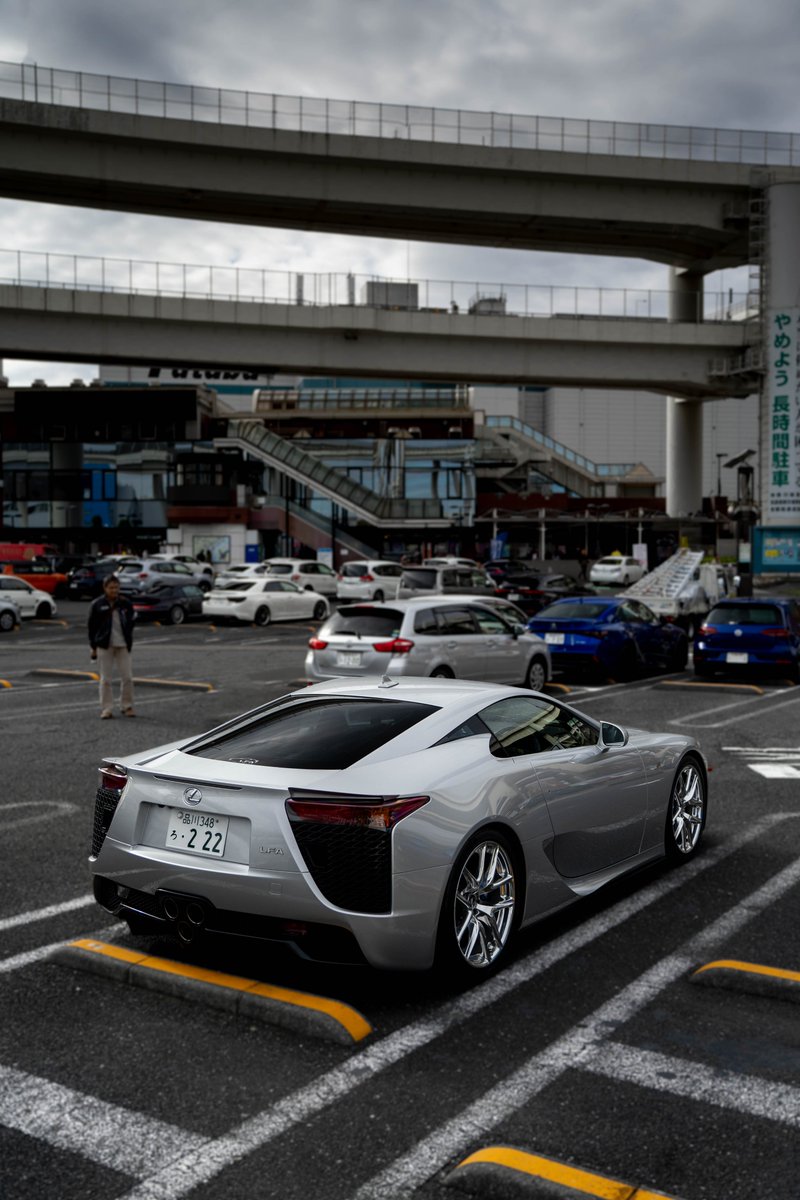 Falivenn's tweet image. Ce matin je me suis rapidement arrêté à Daikoku, et je pouvais pas rêver mieux.

Cette LFA appartient à un homme qui possède également 1 des 2 prototypes de la LFA Spyder, j'ai discuté avec lui pendant 30 minutes il est d'une humilité incroyable.