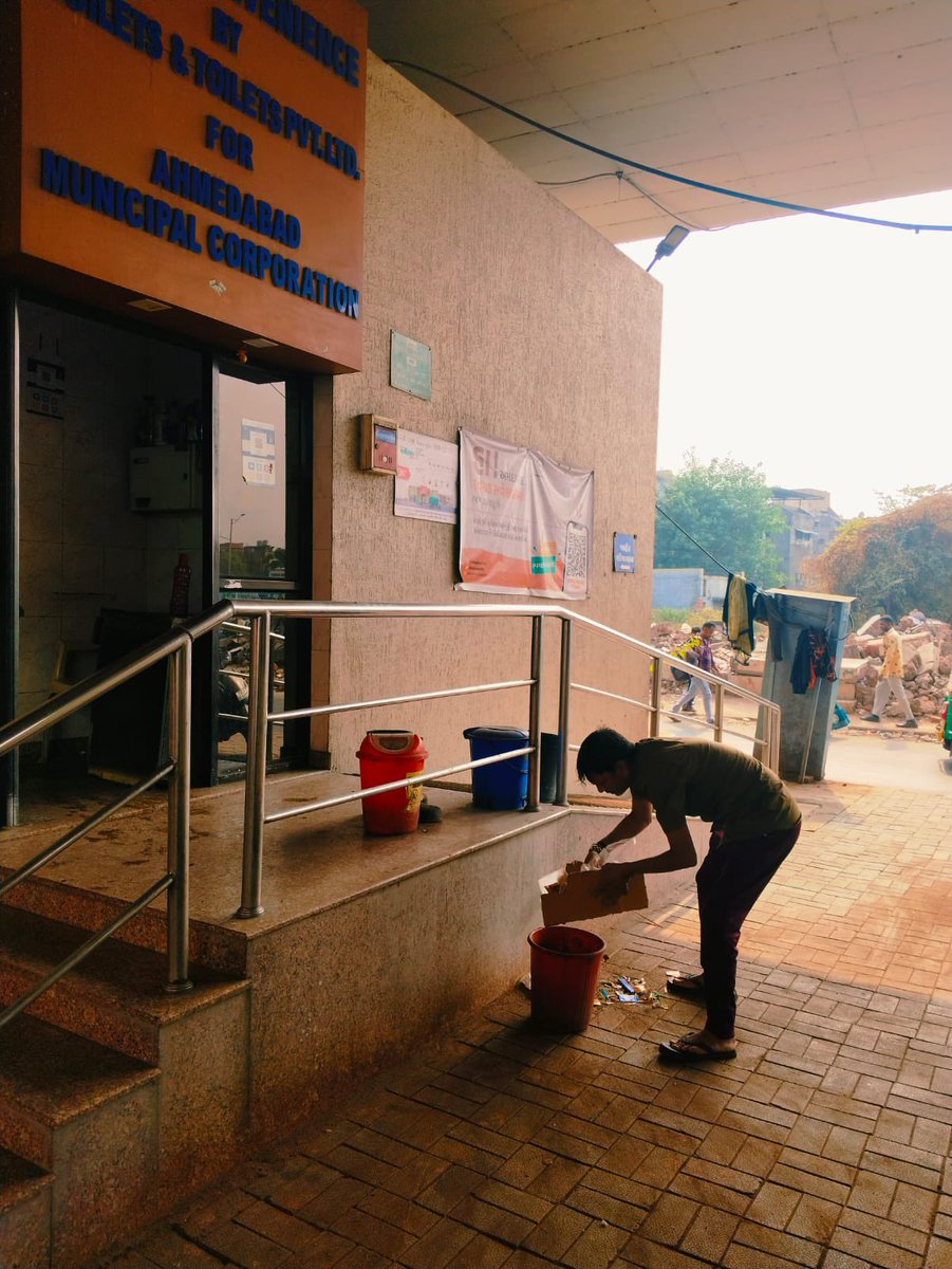 DyMCEast's tweet photo. Intensive cleaning of all PT/CTs at East Zone of AMC under #SwachhataHiSeva campaign.

#CleanGujarat 
#SwachhAmdabad 
#SBM2023
#SwachhAmdabad https://t.co/MOhTz4RxQf