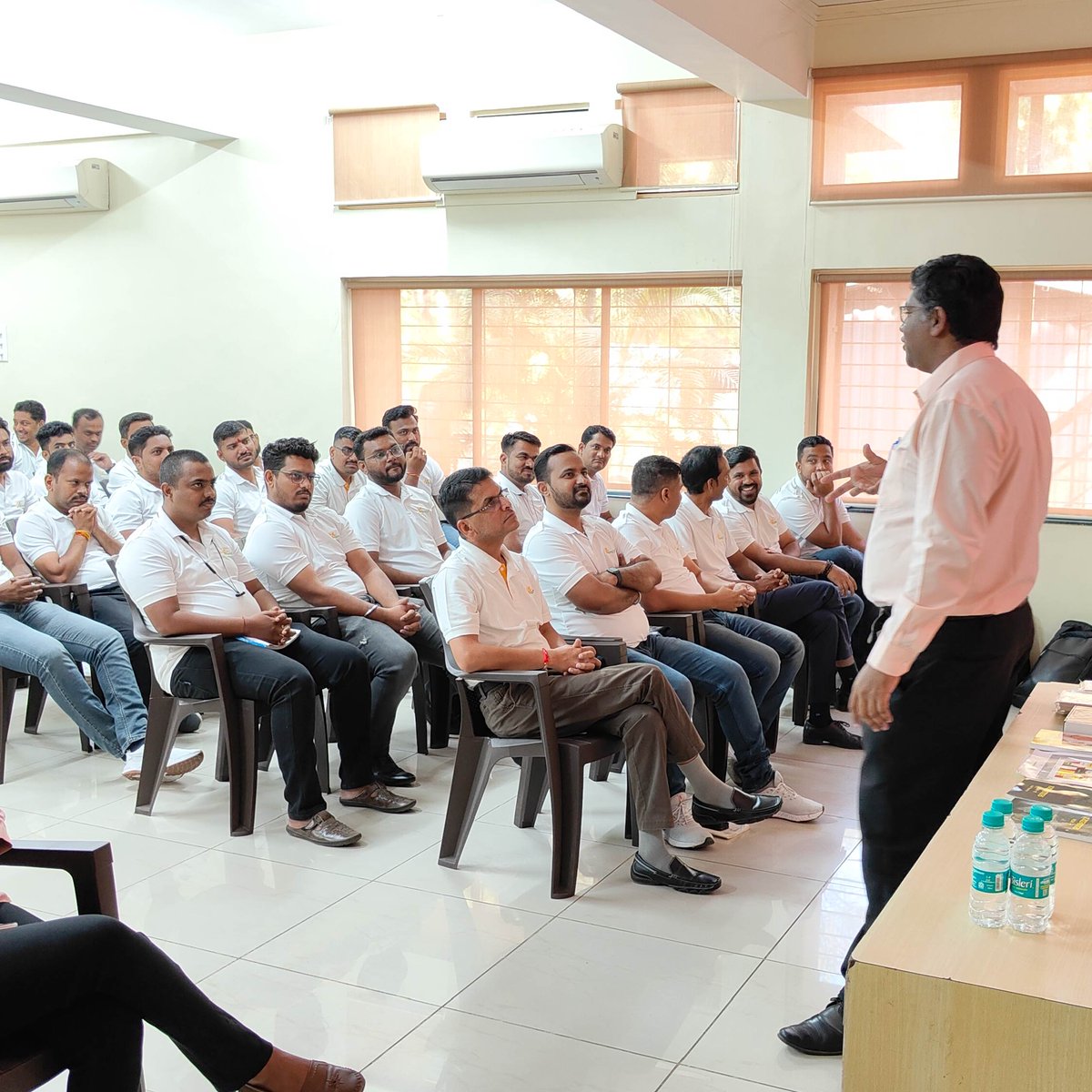 Farm_ERP's tweet image. Empowering our team through a transformative session focused on mastering stress and seamlessly incorporating potent meditation tools into our collective toolkit. 
#TeamEmpowerment #StressMastery #MeditationTools