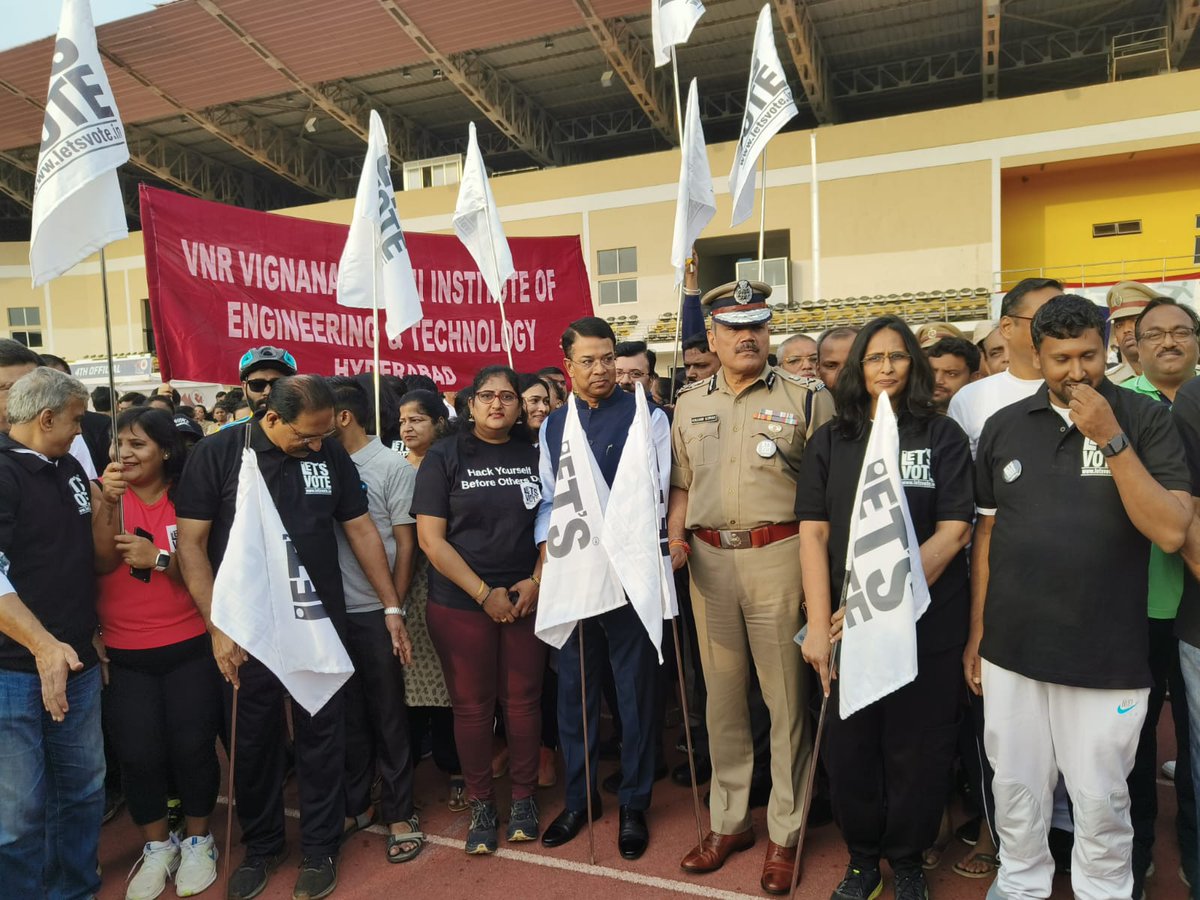 CEO_Telangana's tweet photo. CEO Telangana participated in 5k walk along with IT and Corporate professionals, students by groups Let's Vote, HYSEA, TASK etc.
Telangana Assembly Polling day 30-Nov.2023
#CEOTelangana #ecispokesperson #ECISVEEP #ECI #TelanganaElections2023 
@ECISVEEP  @SpokespersonECI https://t.co/bXtPkjQ6Sh