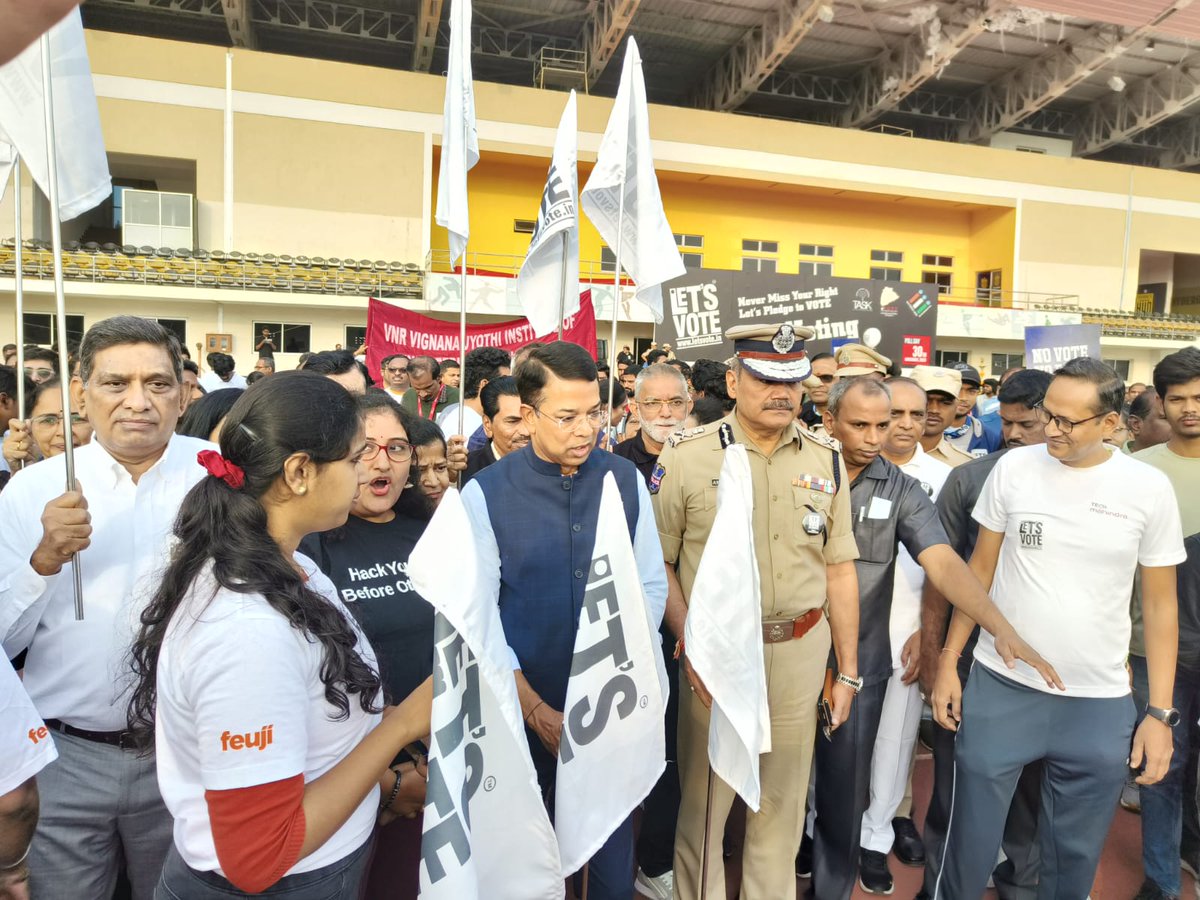CEO_Telangana's tweet photo. CEO Telangana participated in 5k walk along with IT and Corporate professionals, students by groups Let's Vote, HYSEA, TASK etc.
Telangana Assembly Polling day 30-Nov.2023
#CEOTelangana #ecispokesperson #ECISVEEP #ECI #TelanganaElections2023 
@ECISVEEP  @SpokespersonECI https://t.co/bXtPkjQ6Sh