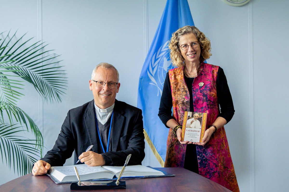 Wonderful to see His Excellency Archbishop Hubertus van Megen, Apostolic Nuncio to Kenya and South Sudan.
Faith leaders are absolutely vital to make progress on #climate, #nature and #pollution challenges. @UNEP welcomes stronger engagement through #Faith4Earth Coalition.