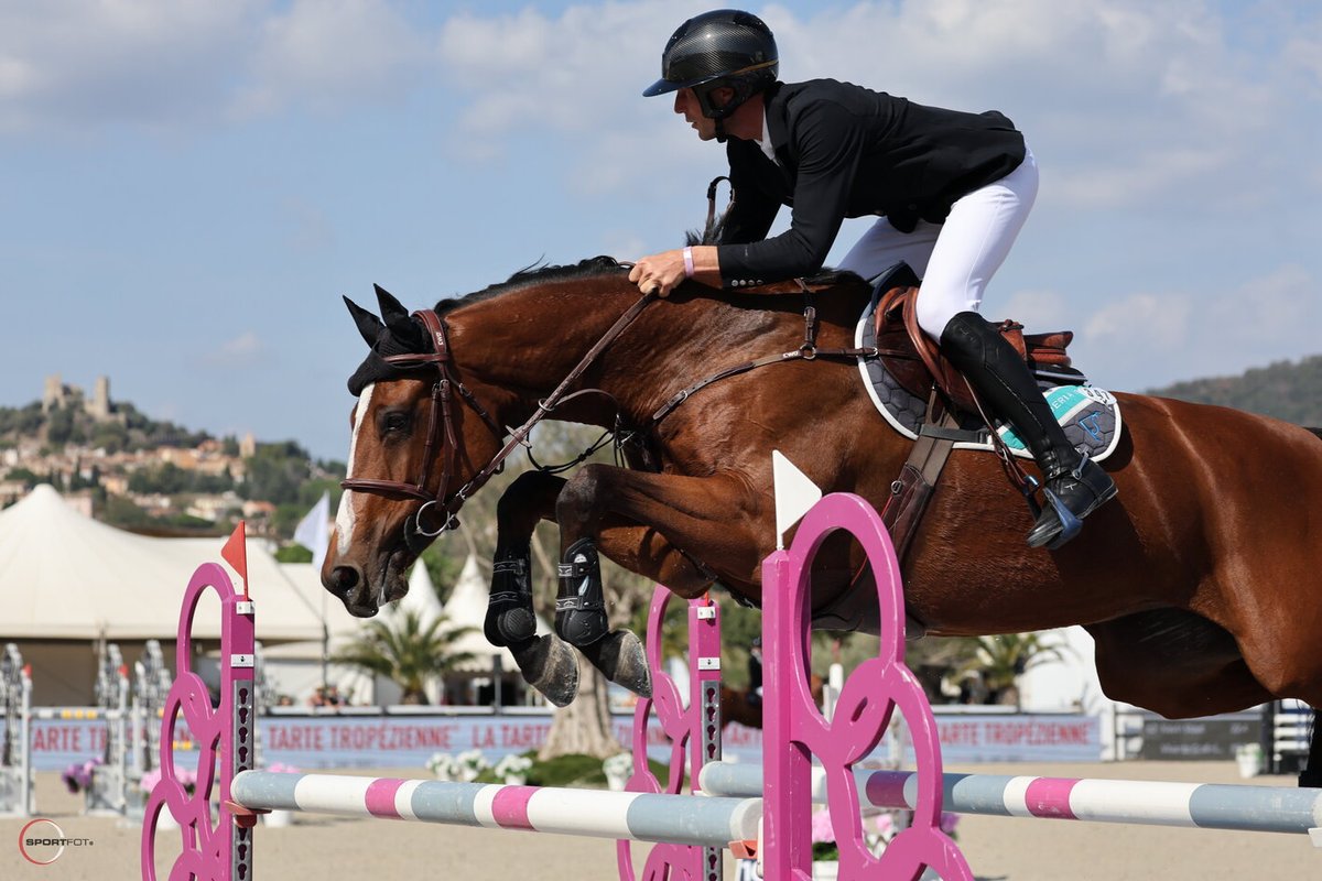 Au programme de cette deuxième journée de compétition à Madrid 🇪🇸 :

➡️ facebook.com/kevinstautoffi…

📸 Vivante Grafinia PS
© Sportfot

#viscontidutelman #vivantegrafiniaps #kevinstaut #feijumpingworldcup #madridhorseweek