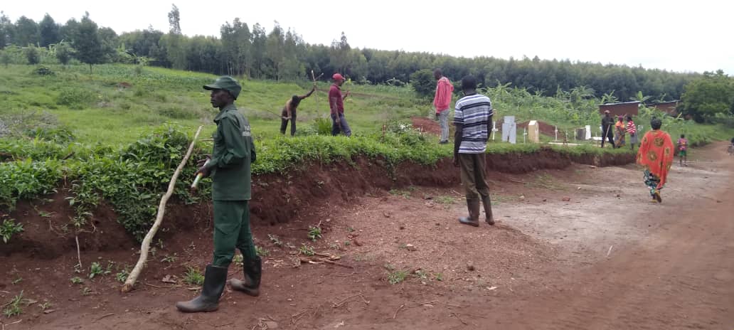 Mu murenge wa Munyaga <a href="/RwamaganaDistr/">Rwamagana District</a>  abaturage bazindukiye mu muganda rusange usoza ukwezi k'ugushyingo 2023 , ibikorwa bibanzeho ni ugukora imihanda y'imigenderano, gusibura rigoli  z'inzira hamwe no Kwita Ku marimbi rusange aherereye mu tugari twose.