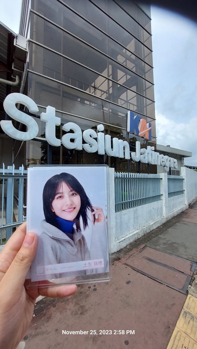 shsennas's tweet photo. はぶちゃん卒業おめでとう🌸🥲😭 @sakurazaka46
I hope you can visit Indonesia someday, do you know that your penlight is our flag color as well 🇮🇩 🔴⚪️? #IMPORTANTFACT
📍 Jakarta (@Saku46ProjectID)
#KamiSayangSakurazaka46
#櫻坂46が世界へ
#sakurazaka46
#土生瑞穂卒業セレモニー https://t.co/o6FimuAtYP