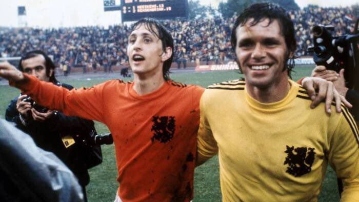 voltasport's tweet photo. 🏴 JAN JONGBLOED, EL PORTERO NEERLANDÉS QUE LUCÍA EL DORSAL 8 Y SIN GUANTES EN LOS MUNDIALES DE 1974 Y 1978, FALLECIDO ESTE MES DE AGOSTO, CUMPLIRIA 83 AÑOS #Jongbloed https://t.co/0kZg60pih8