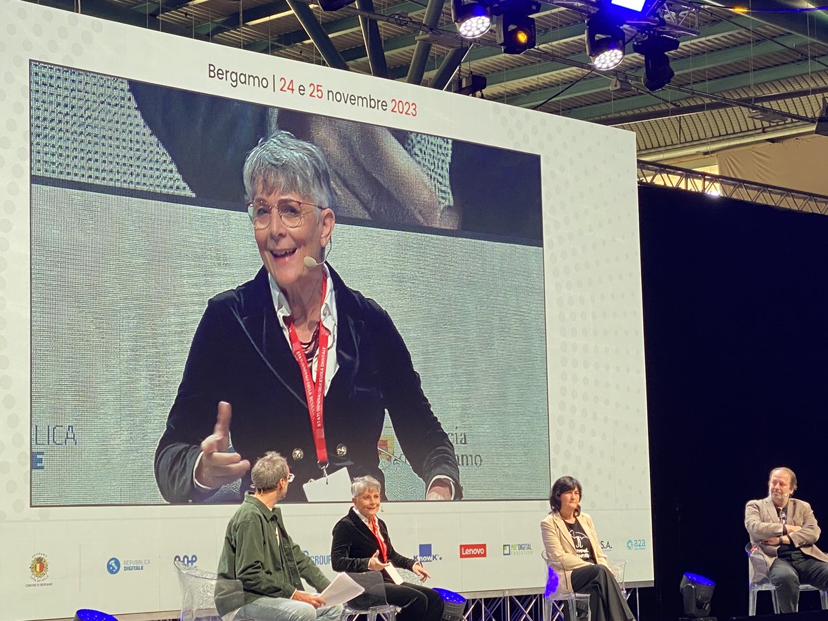 Cosa succede in una città quando #PioveràBellezza? 1750 ragazzi coinvolti in laboratori teatrali. Inizia così la seconda giornata degli #StatiGeneraliScuolaDigitale con  #LoredanaPoli, #MariaGraziaPanigada, #AndreaPaolucci #teatrocomecura