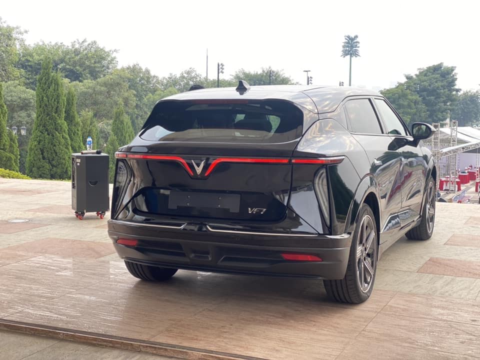 The_Do_1629's tweet photo. Detailed images of VinFast VF 7 black Plus version!!!
#VF7
#Vinfast
#ElectricVehicles https://t.co/syzJVyutXy