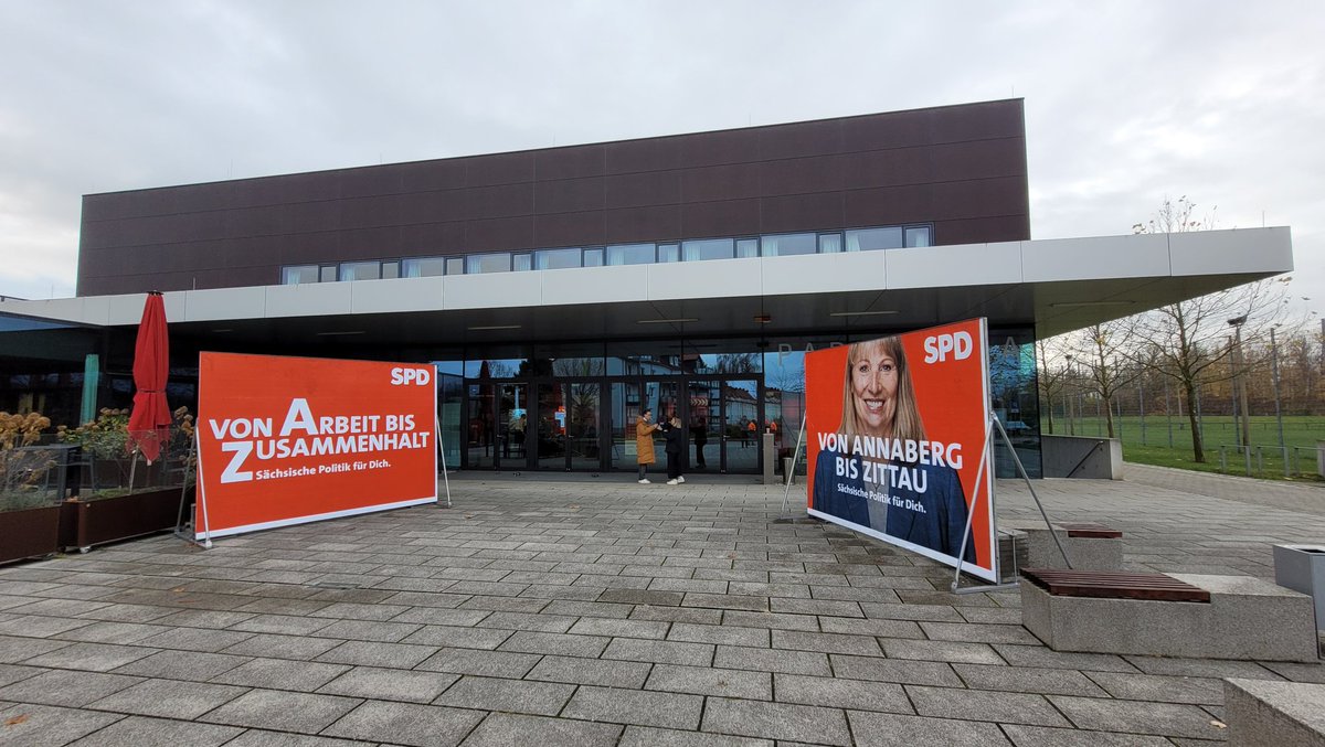 SPDqueerSachsen's tweet photo. Guten Morgen aus Neukieritzsch, vom Landesparteitag der @SPDSachsen. Wir beschließen heute unser Regierungsprogramm und wählen @Koepping zu unserer Spitzenkandidatin für die Landtagswahlen 2024!

#saxlpt https://t.co/H0QIrIdbop