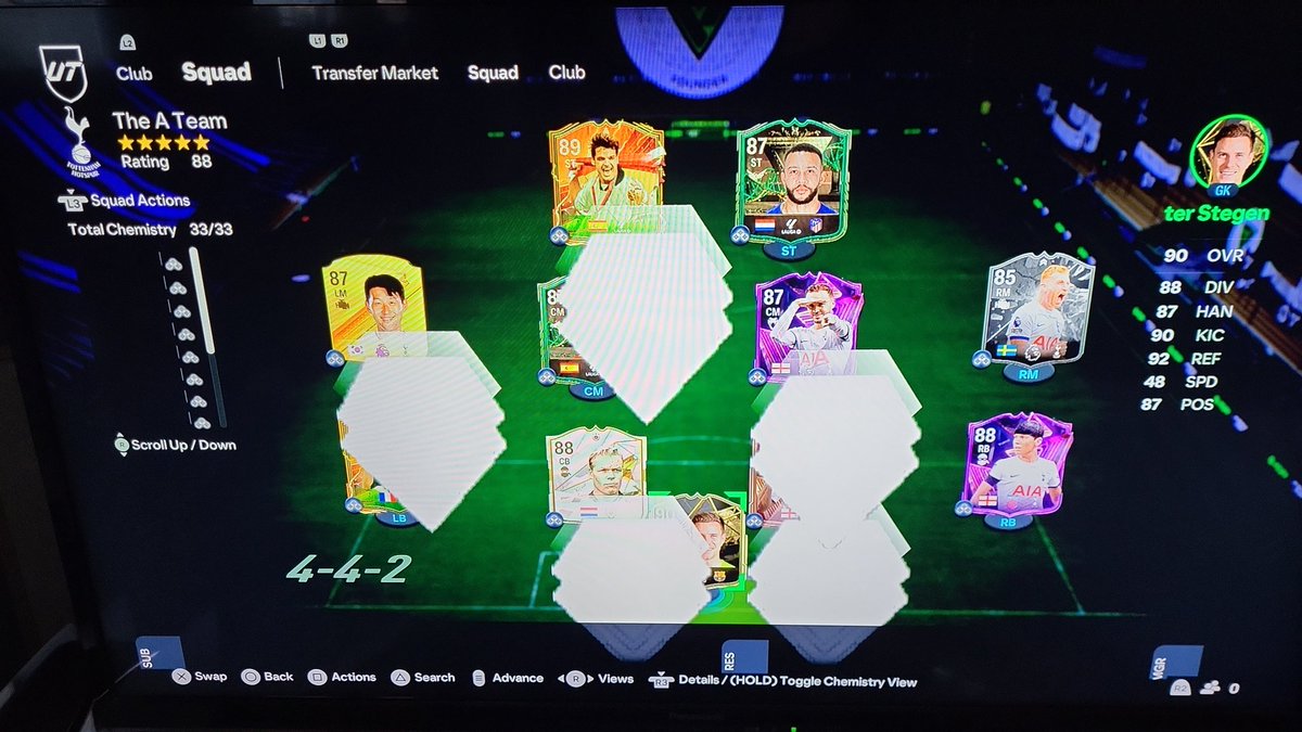 jasondmarchant's tweet photo. @EASPORTSFC what's happened with the graphics this morning on ultimate team. Nearly every menu has gone weird https://t.co/5AJNsirOLv