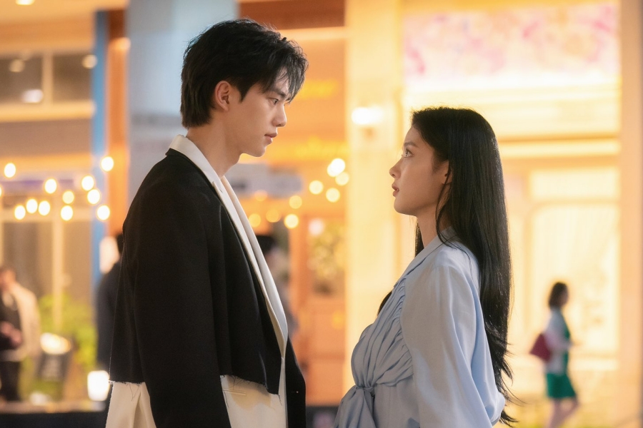 soompi's tweet photo. #SongKang And #KimYooJung's Relationship Starts To Change In "#MyDemon"
https://t.co/pfOxKduVh5 https://t.co/T6Eq7dCqsG