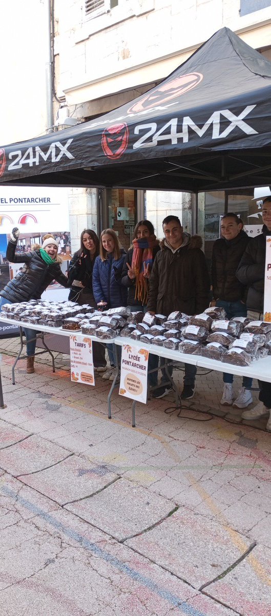 MalauriePrincet's tweet photo. Les élèves du LP Pontarcher à la sainte Catherine, rue du Breuil ! Vente de pains d'épices pour l'égalité homme-femme! Objectif : installer des distributeurs de serviettes hygiéniques gratuites! #pontarcher  @RA_BFC @lhgbesancon merci au Song coffee, à Vesoul ! On vous attend! https://t.co/CDYBvRwyqP