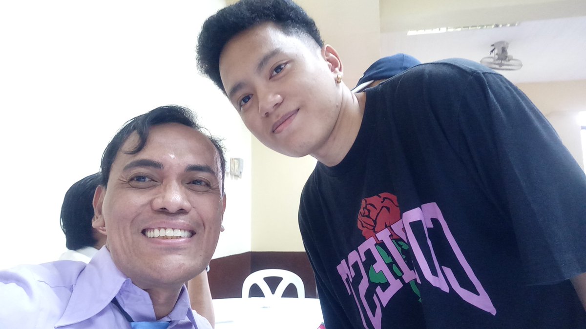 SUPERSTARNOLD11's tweet photo. Flexin' my #PhotoOpps with @EdselEnriquez Good to see him again, now smiling with success. Goodluck to all your future endeavours. You owned a spot in my ❤, my #totga(?)
#reunited #UpclosePersonal https://t.co/KHrWx7Gd3P