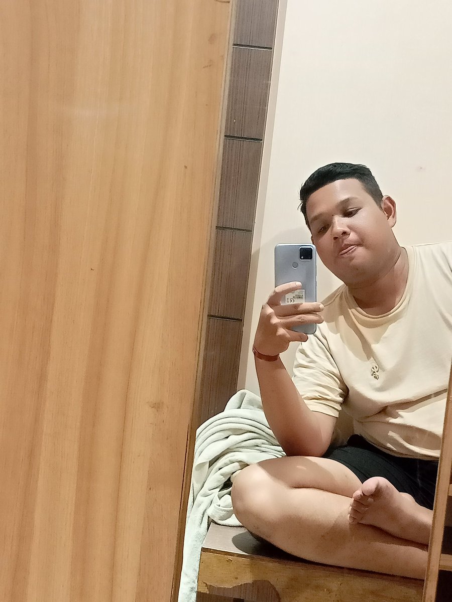 heykindut's tweet photo. Hello guys ✌️ https://t.co/DJzEUkMpIb