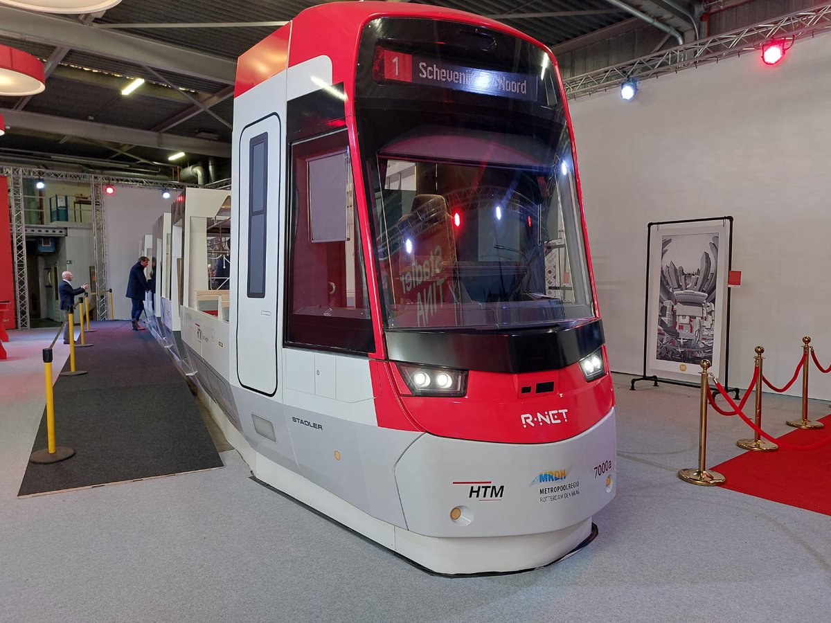 Gisteren was er een bijeenkomst bij de #HTM over de nieuwe #tina, de tram die over enkele jaren door onze regio rijdt. Er is goed gekeken naar het ontwerp zodat deze geschikt is voor alle reizigers. We mochten zelfs nog wat input geven over hoe het interieur eruit komt te zien!