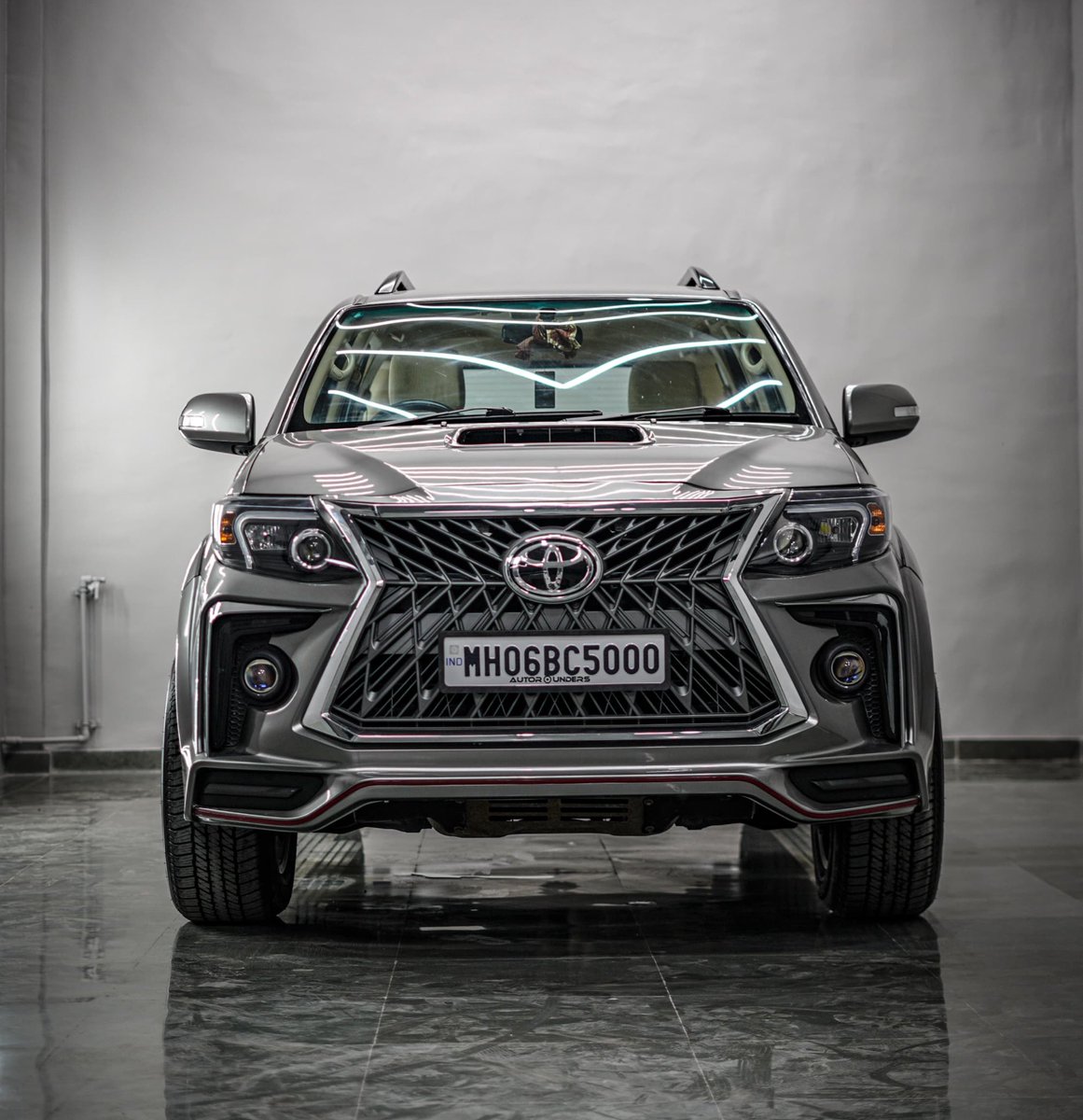 Autorounders's tweet photo. Breathtaking, that's the only word for this Imported Lexus Kit modified Fortuner💥
#Autorounders #Fortuner #ToyotaFortuner #LexusKit #ImportedLexusKit #CarModification #Cars #CarCustomisation #Carstagram #CarPorn #CarLovers #PremiumService #Mumbai #Hyderabad #Pune #MiraBhayandar https://t.co/THo6lpMOta