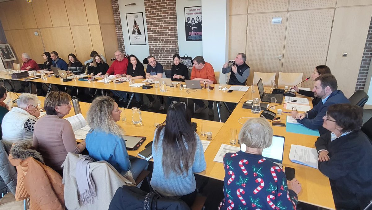 Tout ce samedi matin l’équipe municipale de #Caudebec est réunie en séminaire de #travail.
État d’avancement du programme, enfance et jeunesse, développement durable, participation citoyenne etc… : les sujets sont nombreux pour améliorer le quotidien et préparer l’avenir #elus