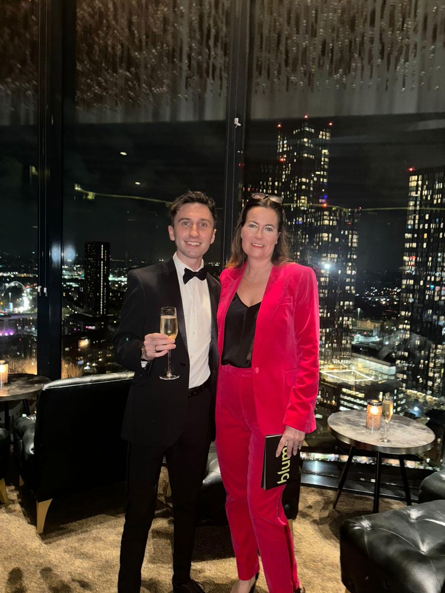 It's been 3 years since I last posted here on Twitter.. so much has changed professionally and personally. 
I thought I'd restart with this lovely photo from the ##piawards <a href="/BlumeUK/">Blume</a>