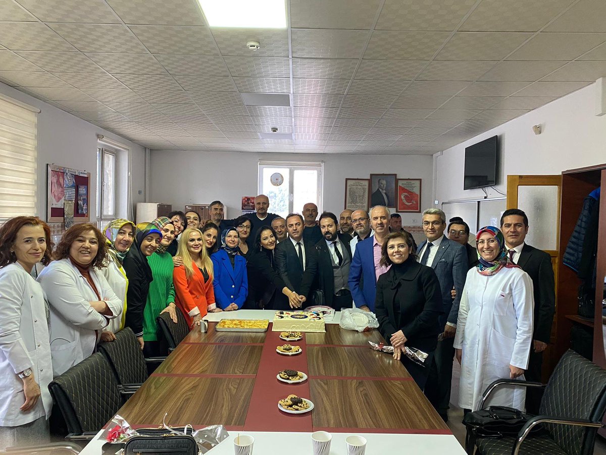 Değerli öğretmenlerimizin öğretmenler gününü kutladık. Nevşehir Lisesi nin tüm öğretmenlerine sağlık mutluluk ve esenlikler dileriz.