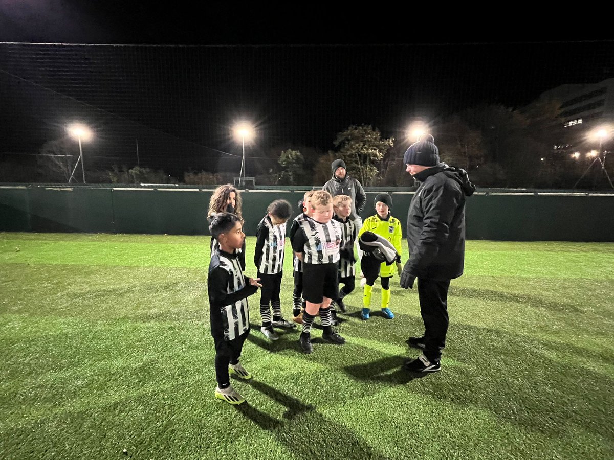 LAFC2015's tweet photo. Some great teamwork and individual performances on a chilly night in Sighthill, last night https://t.co/YaQJ0BFQ40