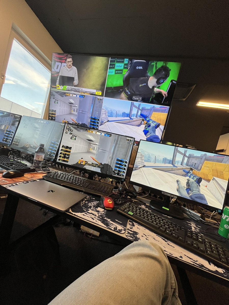 Day 2 Dreamhack Jönköping. Great CS. Time to catch the action!