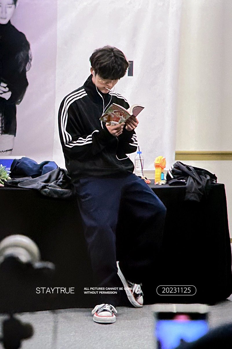 staytrue_kr's tweet photo. 231125 나의아기오타쿠 #비아이 #한빈 @shxx131bi131 https://t.co/b6KSrGvveg