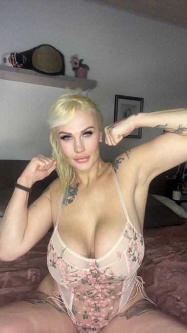 Strong 🤣 but that's not the guns u wanna see right! 🫦https://t.co/MrlSr9ijB3 https://t.co/7giDCtcz6w