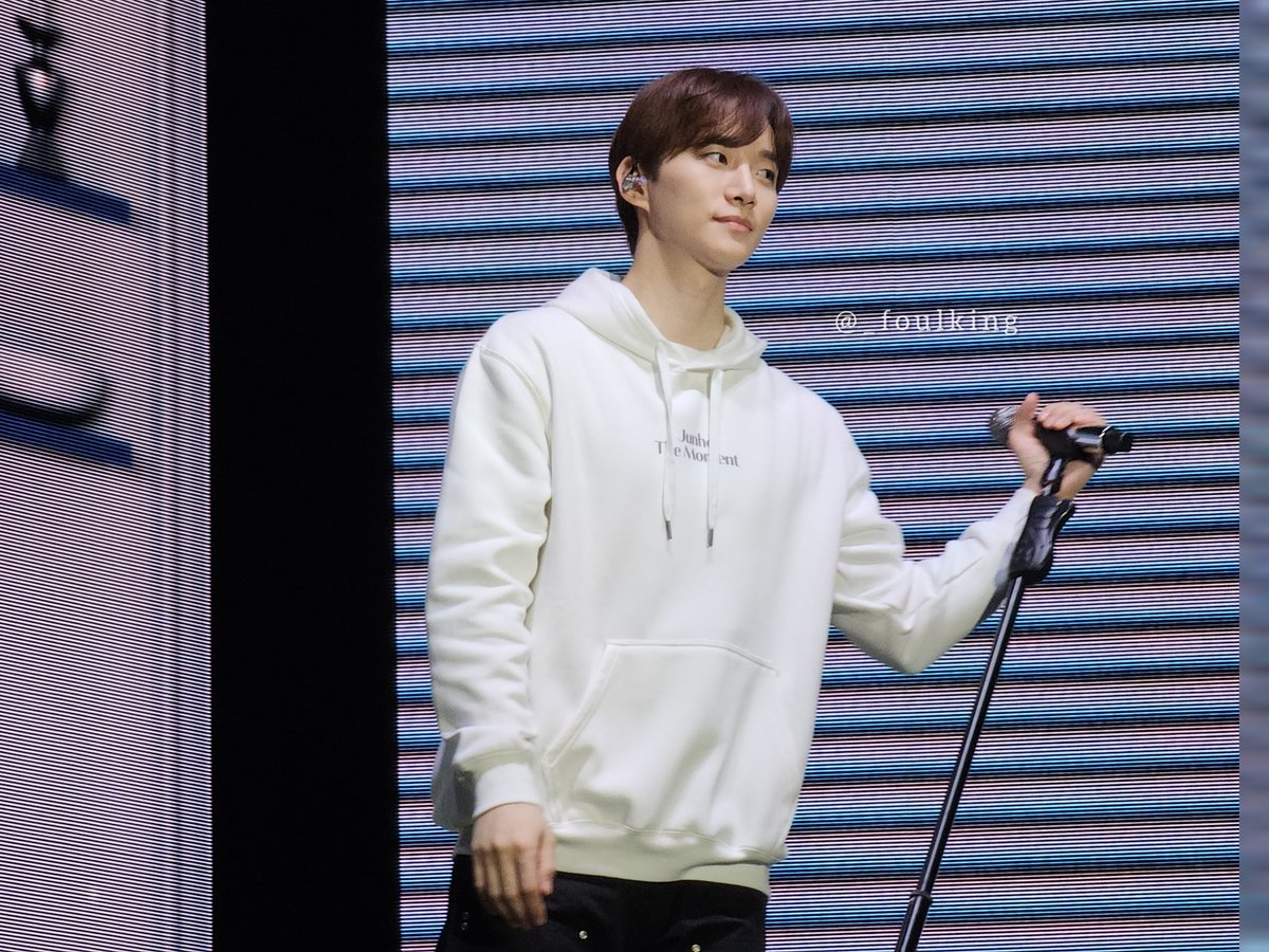 _foulking's tweet photo. I WAS JUST CASUALLY TAKING PICTURES and he suddenly he made a heart to my side 🥹🫶

#이준호
#JUNHO_THE_MOMENT_2023 
#LEEJUNHOinJKT #LEEJUNHO https://t.co/bify8eGuip