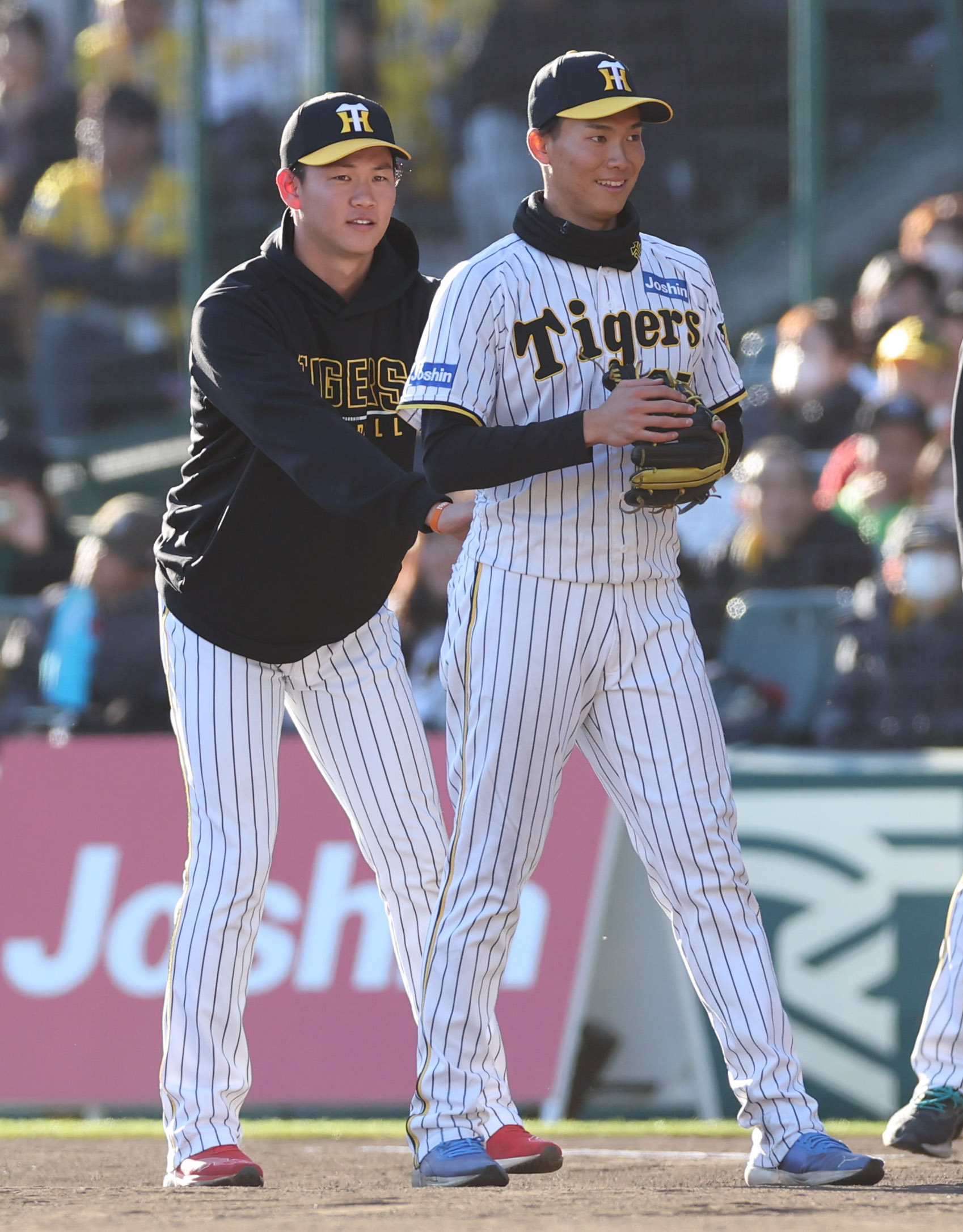 及川雅貴 ユニフォーム Amazon.co.jp: 阪神タイガース 及川雅貴 レプリカユニフォーム