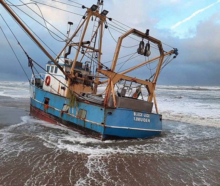 Dochter Lisette Reker start #doneeractie op voor vader en visser Ed. Zijn IJM-22 ligt vast op het strand bij Zandvoort en is zo goed als reddeloos verloren. 

Doneren kan via: 
doneeractie.nl/help-de-gezonk…