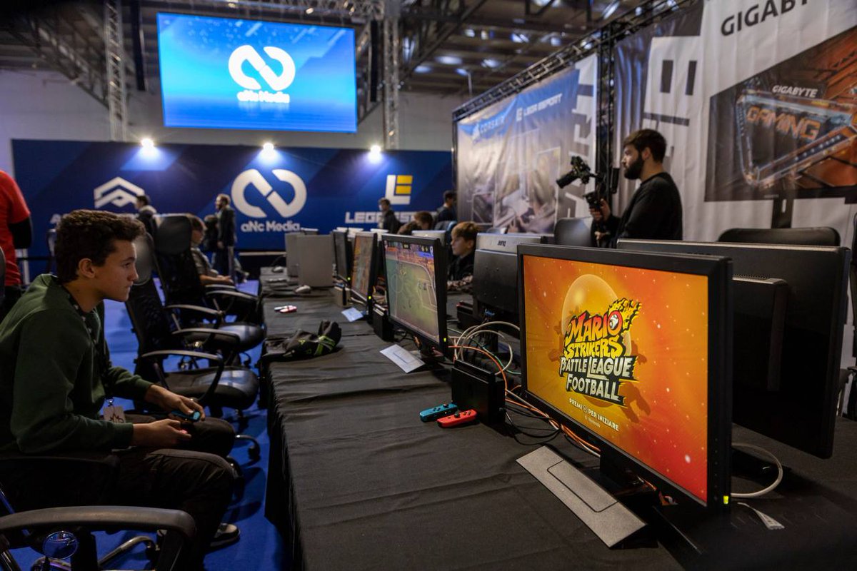 Siamo tornati per un'altra giornata all'insegna del divertimento e dell'esport qui allo stand di Lega Esport.

Siete pronti a sfidare gli altri player?

Vi aspettiamo per giocare tutti insieme

<a href="/Geekiustore/">Geekius Store</a> <a href="/CORSAIR/">CORSAIR</a> <a href="/AorusOfficial/">AORUS</a> 

#voisietelegaesport #MGW2023 #gaming #esports