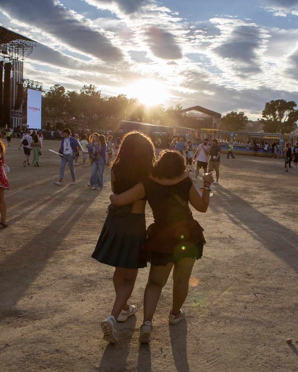 Nos queremos así. Alegres, apasionadas, felices, emocionadas, cariñosas. Cada día y hoy especialmente, nos queremos vivas.   25-N. Día Internacional de la Eliminación de la Violencia Contra la Mujer. 💜✊
