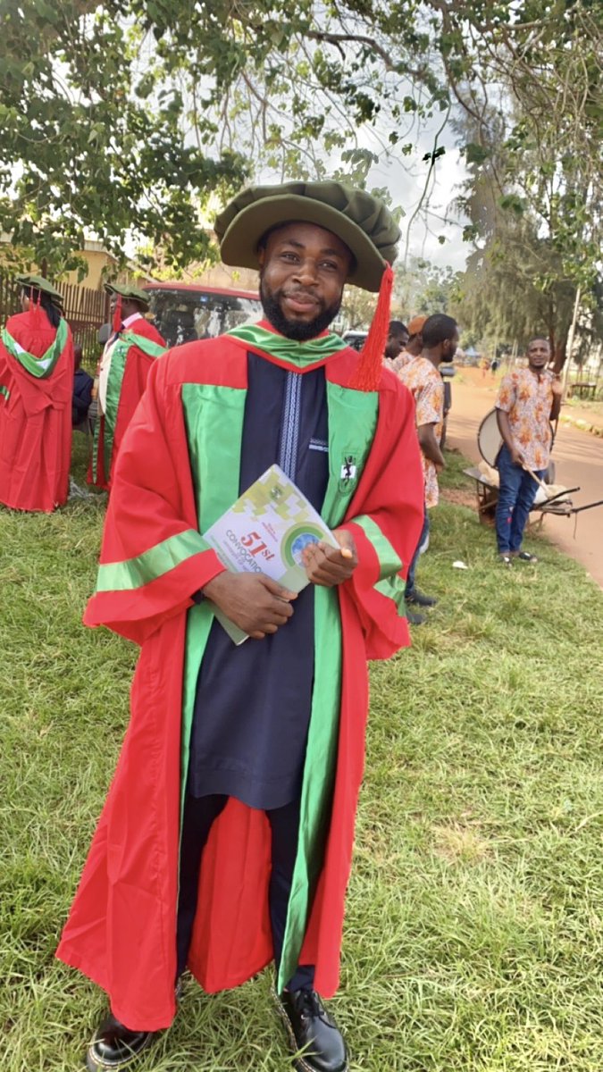 Kpanti_mama01's tweet photo. Mum this was your DREAM for me, I am LIVING your dreams. Hope I have made you proud? Keep Resting in Peace. ✌️ 😭😓😓 Phd in the Bag 💼 #UNN #Convocation #GodDid ❤️🙏 https://t.co/7WcHcCeNSj