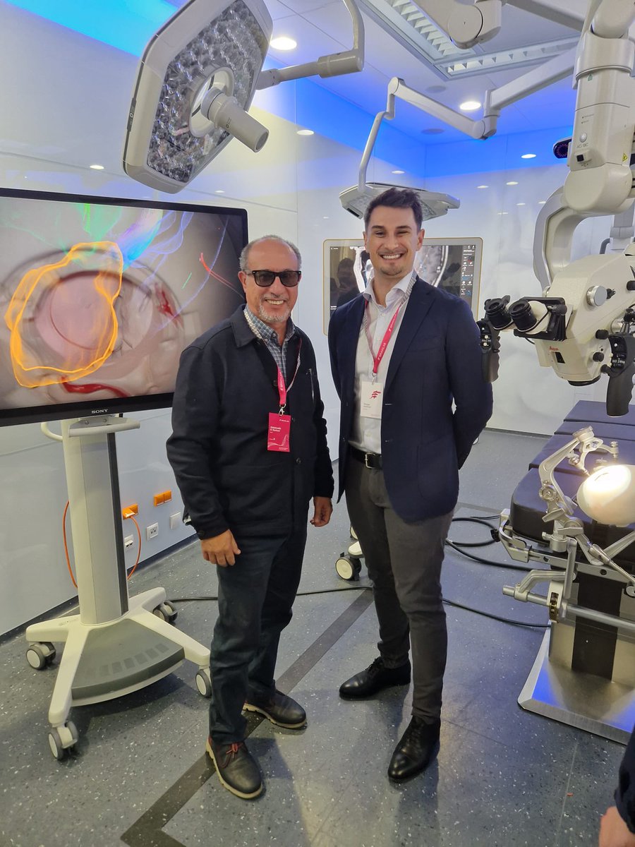 barkanimelilla's tweet photo. @Ingesa_Melilla Participando en el Simposio de Brainlab en su sede en Munich. Tecnología punta para su implementación en distintas facetas de la neurocirugía. Mi primera toma de contacto con el brazo robótico y la realidad virtual @Brainlab_es https://t.co/zWIhFCwCxY