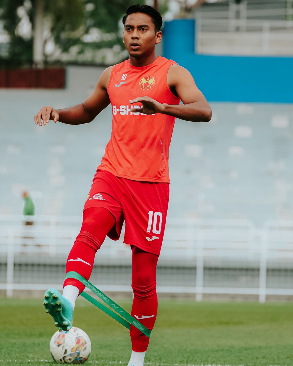 selangorfc's tweet photo. Persiapan terakhir sebelum sepak mula perlawanan #SELPRK yang akan bermula tidak lama lagi!
Saksikan secara siaran langsung di TV Okey atau Sukan RTM. ๐๐
#MKLK
#KitaSelangor
#LigaSuper2023
#LigaMalaysia2023 https://t.co/0kUFKENz6M