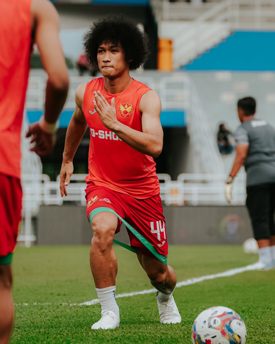 selangorfc's tweet photo. Persiapan terakhir sebelum sepak mula perlawanan #SELPRK yang akan bermula tidak lama lagi!
Saksikan secara siaran langsung di TV Okey atau Sukan RTM. ๐๐
#MKLK
#KitaSelangor
#LigaSuper2023
#LigaMalaysia2023 https://t.co/0kUFKENz6M