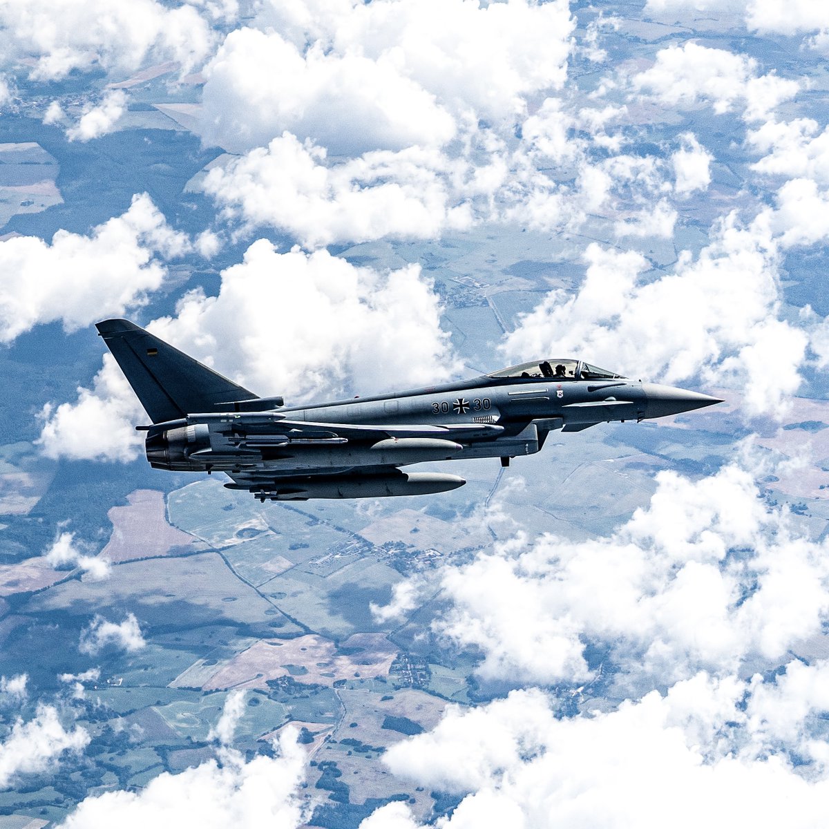 🇩🇪 German jets #SecuringTheSkies above Allies. @Team_Luftwaffe Eurofighters arrive in 🇷🇴 Romania, follows deployment to 🇪🇪 Estonia earlier this month 🔗 ac.nato.int/archive/2023/D…