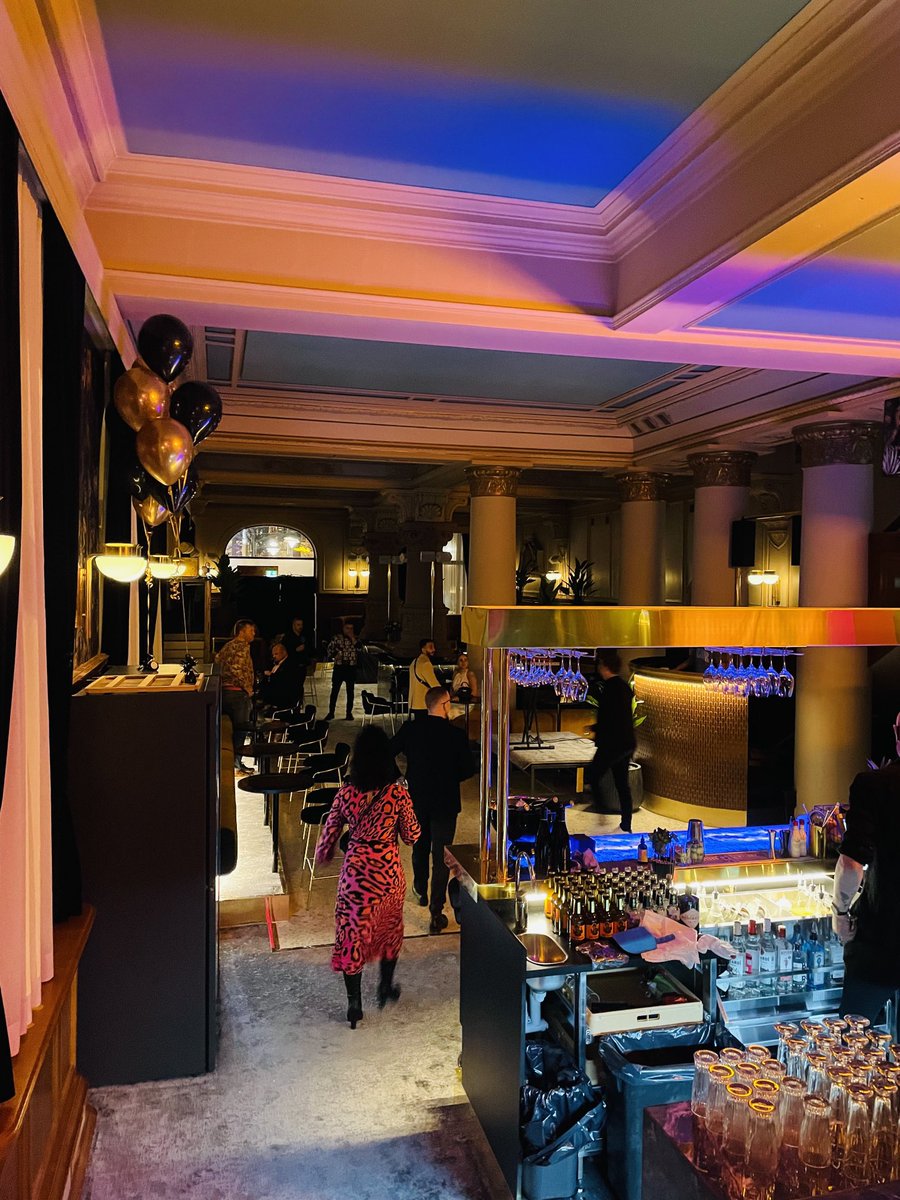 RitaTainola's tweet photo. Helsinki has a new night club #lebloom #elegant in the corner of South Esplanade and Kasarminkatu #newplace https://t.co/IOq5nBcvlN