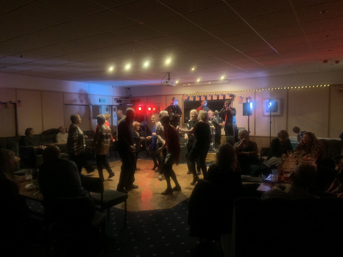 DenisRobson2's tweet photo. Thank you Coohands for leading the Thanksgiving entertainment tonight, raising £800 for desks at Thondwe school. Helping lift 40 children improve their learning chances. #RotaryRocks @ScotlandMalawi Thanks to local businesses for their support @RotaryIWT https://t.co/KClJEFjd9U