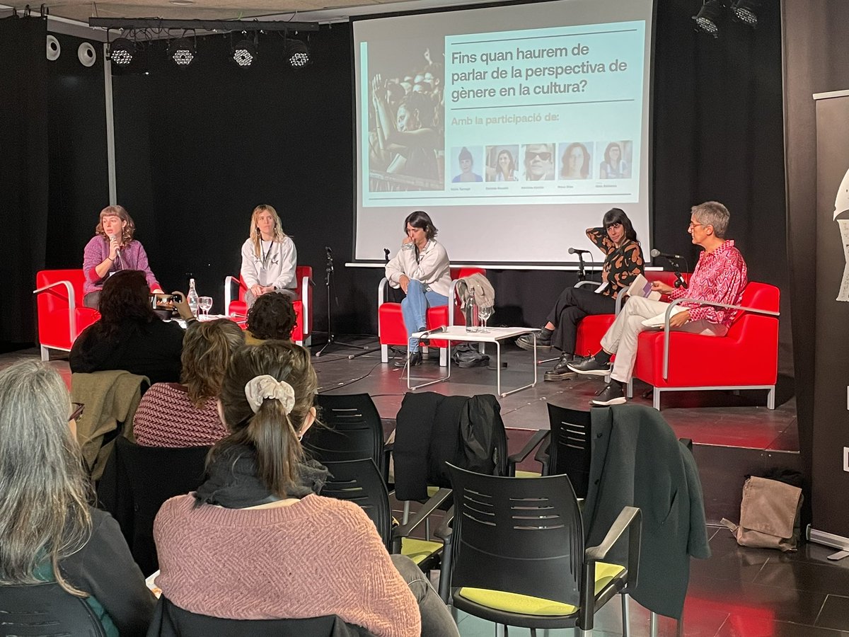 Xafec_cat's tweet photo. Arrenquem la jornada de formació coproduïda per @LaMarfamusica i l’Associació @Xafec_cat amb gran èxit d’assistència! @icec_cat @cultura_cat @DiputacioGirona @Girona_Cat https://t.co/XGOr924P13