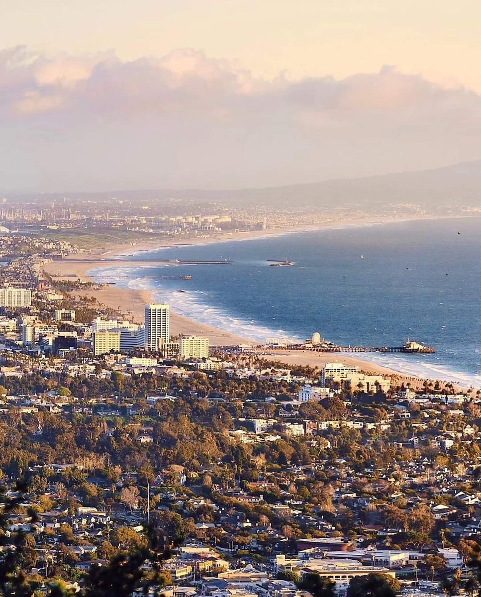 Los Angeles 🌴 ⛱️🌞🏄‍♂️🌊

📸 @rachranz 

#losangeles #lavibes #lakers #palms #socal #losangelesgrammers #usa #california #city #cityofangels #beverlyhills #discoverla #malibu #beach #instadaily  #lifestyle #vibes #dtla #downtownlosangeles #losangelesphotographer #venicebeach