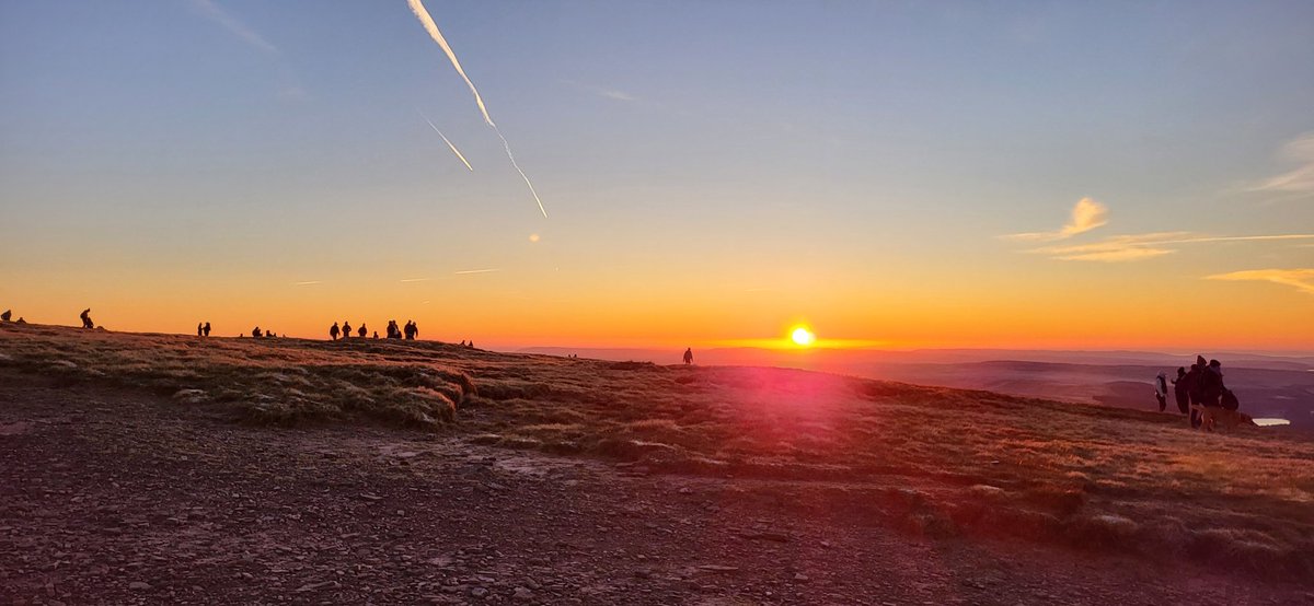 em_williams1209's tweet photo. Finally ticked off sunrise up Pen y Fan this morning! 🤩😍 https://t.co/v9tMtGrqlq